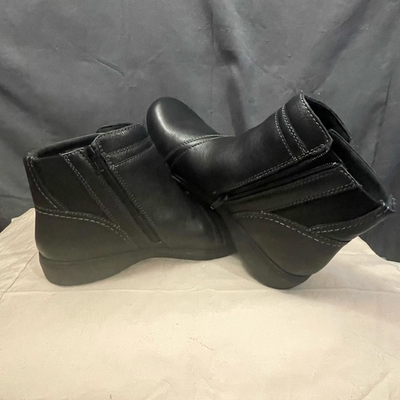Clarks Black Ankle Booties NWT Size 12W - Picture 6 of 6